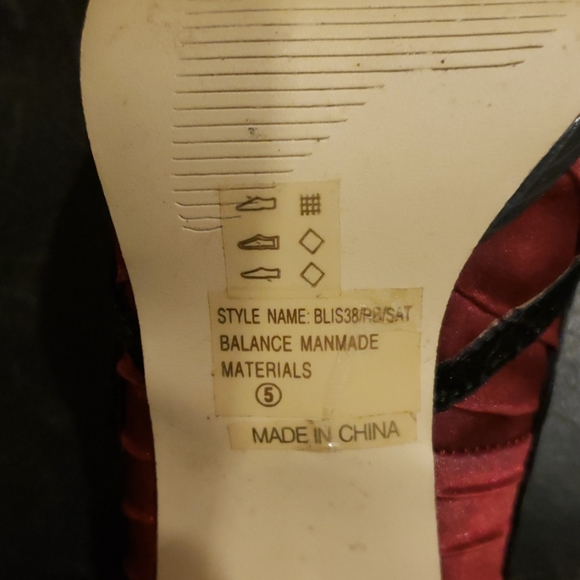 Red pumps - Picture 4 of 4